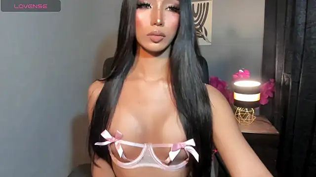 Snapshot of xEllaineCumsLotx chatting on April 2026 08:37:01 AM xEllaineCumsLotx online show from April 2026 08:37:01 AM