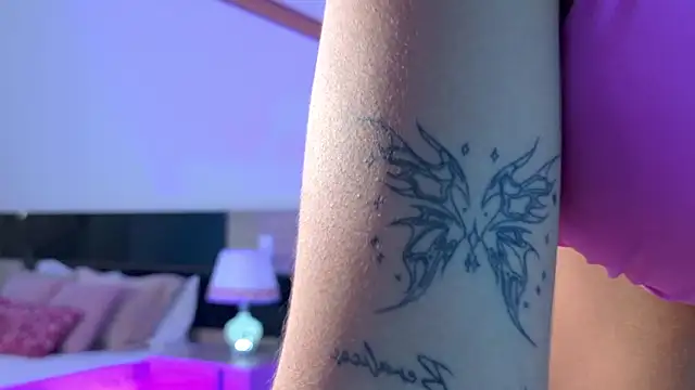 Snapshot of LindaBenetti chatting on March 2026 12:06:02 PM LindaBenetti online show from March 2026 12:06:02 PM