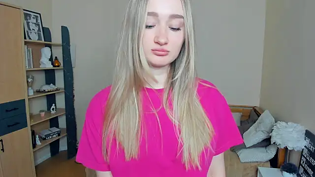 Snapshot of VioletteClaire chatting on April 2026 09:12:02 AM VioletteClaire online show from April 2026 09:12:02 AM