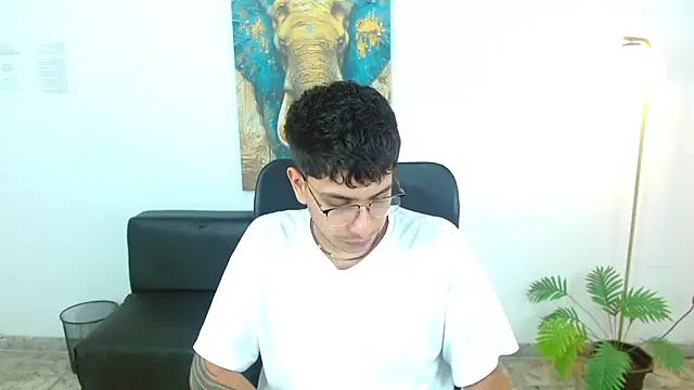 Snapshot of maax_18 chatting on March 2026 01:33:02 PM maax 18 online show from March 2026 01:33:02 PM