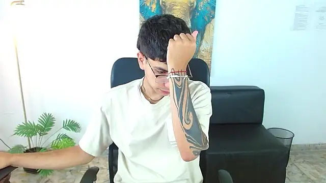 Snapshot of maax_18 chatting on March 2026 01:33:01 PM maax 18 online show from March 2026 01:33:01 PM