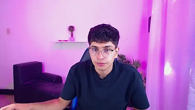 Snapshot of maax_18 chatting on April 2026 01:34:01 PM maax 18 online show from April 2026 01:34:01 PM