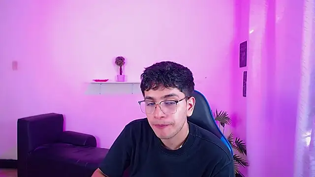 Snapshot of maax_18 chatting on April 2026 01:22:01 PM maax 18 online show from April 2026 01:22:01 PM