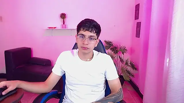 Snapshot of maax_18 chatting on April 2026 01:49:01 PM maax 18 online show from April 2026 01:49:01 PM