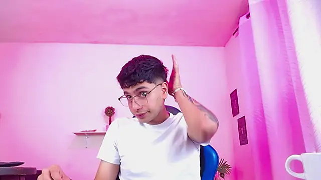 Snapshot of maax_18 chatting on April 2026 01:49:02 PM maax 18 online show from April 2026 01:49:02 PM