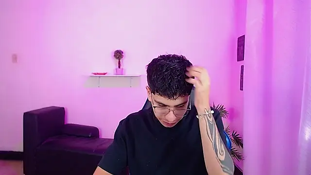 Snapshot of maax_18 chatting on April 2026 01:49:02 PM maax 18 online show from April 2026 01:49:02 PM