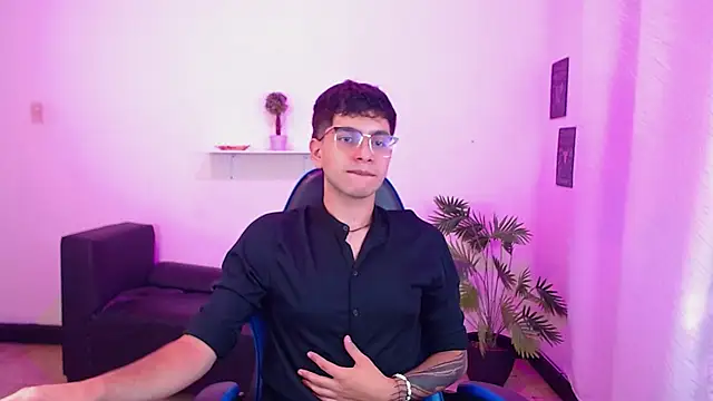 Snapshot of maax_18 chatting on April 2026 01:56:02 PM maax 18 online show from April 2026 01:56:02 PM