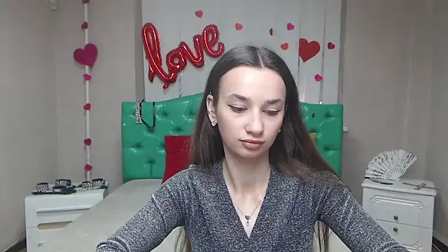 Je55icaBreeze online show from April 2026 05:08:01 AM