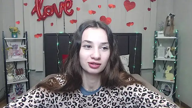 Je55icaBreeze online show from April 2026 05:25:01 AM