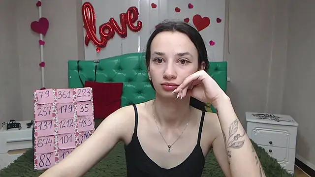 Je55icaBreeze online show from May 2026 05:02:02 AM