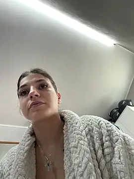 Snapshot of christahot chatting on April 2026 12:32:01 PM christahot online show from April 2026 12:32:01 PM