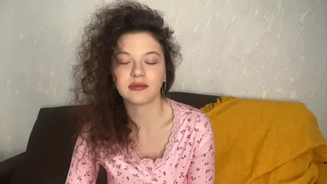 GIowySlava online show from April 2026 06:19:02 AM