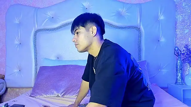 TylerCruz   online show from April 2026 03:12:01 PM