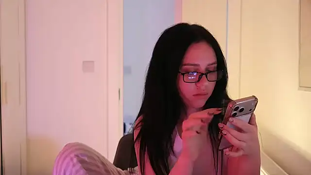 mira mmira online show from April 2026 09:57:02 PM