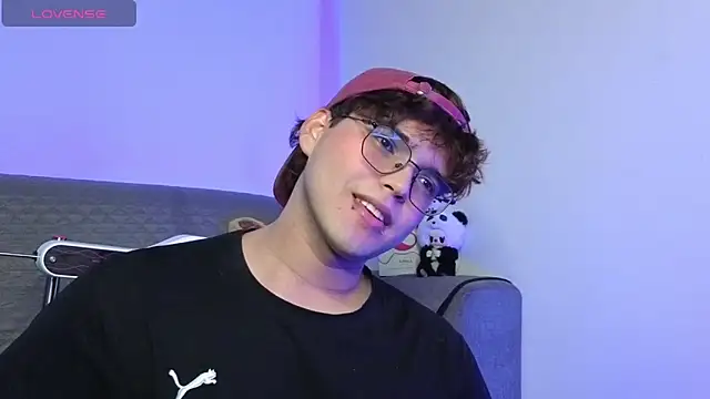 Snapshot of hornsgoat_ chatting on April 2026 08:06:02 PM hornsgoat online show from April 2026 08:06:02 PM