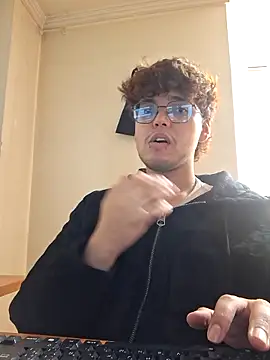 Snapshot of hornsgoat_ chatting on April 2026 02:33:02 PM hornsgoat online show from April 2026 02:33:02 PM