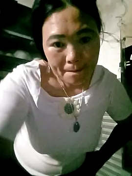 Lily Daisy online show from April 2026 10:23:02 PM