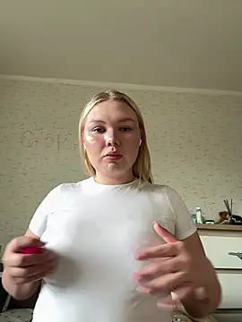 cutiejuliee online show from July 2026 12:44:01 PM