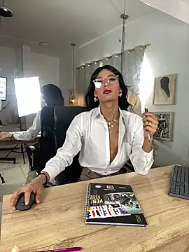 NahomiWhitte online show from April 2026 01:05:02 PM