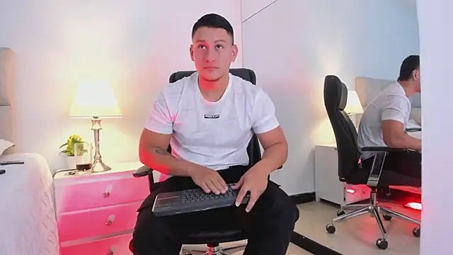 Snapshot of Chriss_Diamond chatting on May 2026 08:25:01 PM Chriss Diamond online show from May 2026 08:25:01 PM
