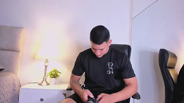 Chriss Diamond online show from June 2026 08:42:01 PM