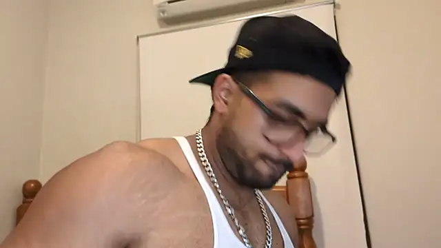 Snapshot of robin103666 chatting on April 2026 02:11:01 PM robin103666 online show from April 2026 02:11:01 PM