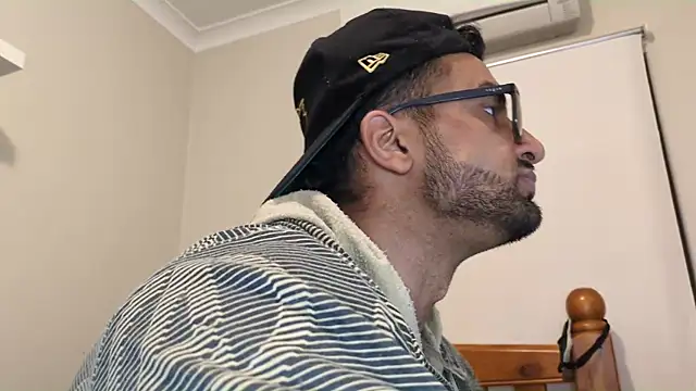 Snapshot of robin103666 chatting on April 2026 12:10:01 PM robin103666 online show from April 2026 12:10:01 PM