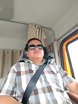 Snapshot of DosAlmasArdientesED chatting on April 2026 08:01:02 PM DosAlmasArdientesED online show from April 2026 08:01:02 PM