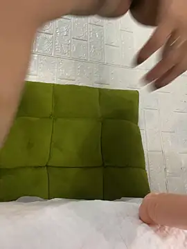 Amee  online show from April 2026 12:05:01 AM