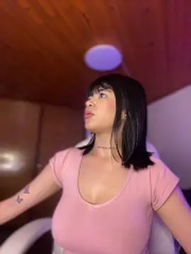 Snapshot of Violetaa_pink18 chatting on April 2026 01:51:02 PM Violetaa pink18 online show from April 2026 01:51:02 PM