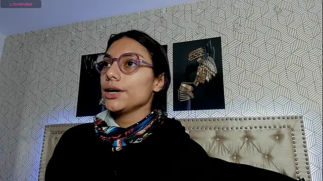 ValeAlvarez  online show from April 2026 07:42:01 PM