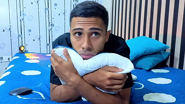 Charlies Fox online show from April 2026 07:11:02 PM