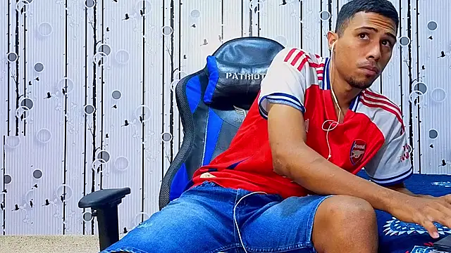 Charlies Fox online show from April 2026 07:14:01 PM