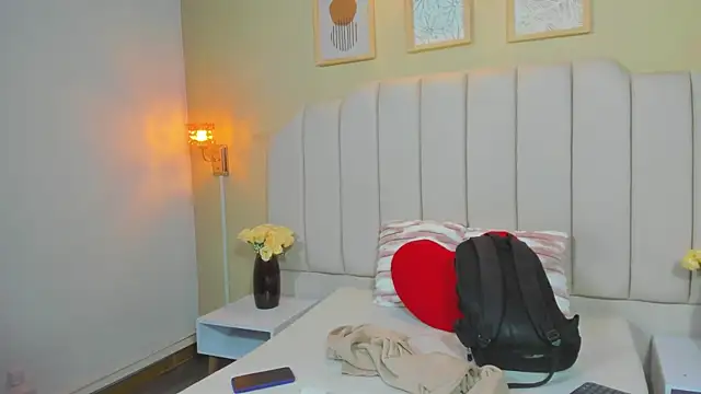 Snapshot of Sara_Hanks chatting on April 2026 02:11:02 PM Sara Hanks online show from April 2026 02:11:02 PM