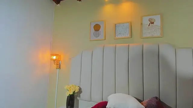 Snapshot of Sara_Hanks chatting on April 2026 02:21:01 PM Sara Hanks online show from April 2026 02:21:01 PM