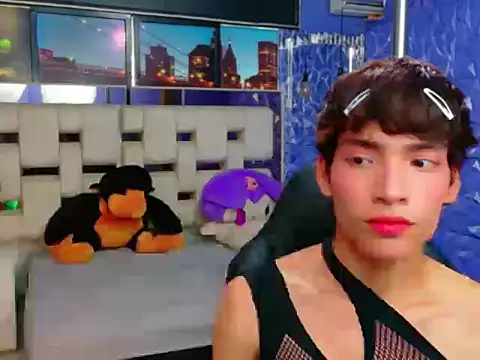 IsaacNovaa online show from April 2026 07:11:01 PM