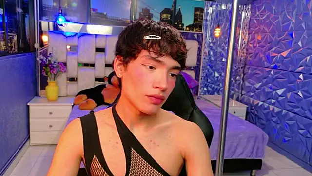 IsaacNovaa online show from April 2026 07:58:02 PM