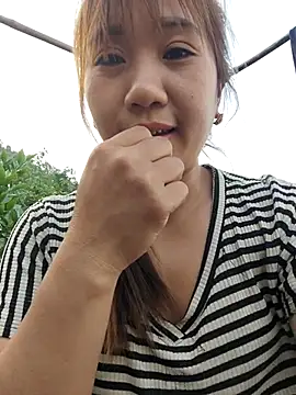 Snapshot of xinhxinh-cute chatting on April 2026 10:53:02 AM xinhxinh-cute online show from April 2026 10:53:02 AM