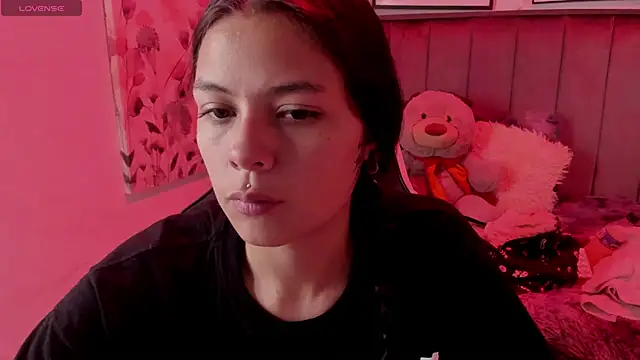 Snapshot of Kikii_1 chatting on April 2026 02:44:01 AM Kikii 1 online show from April 2026 02:44:01 AM