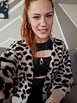 SlimBellaOfficial online show from April 2026 10:44:01 AM