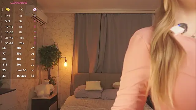 Snapshot of SusanneOsche chatting on April 2026 04:52:02 PM SusanneOsche online show from April 2026 04:52:02 PM