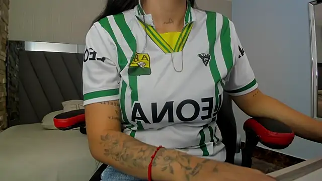 TATILARSON2 online show from April 2026 12:10:01 PM