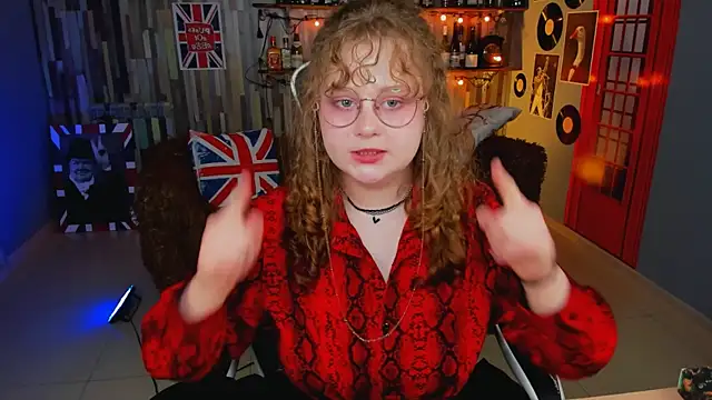 SaraSweetness online show from April 2026 01:41:01 PM