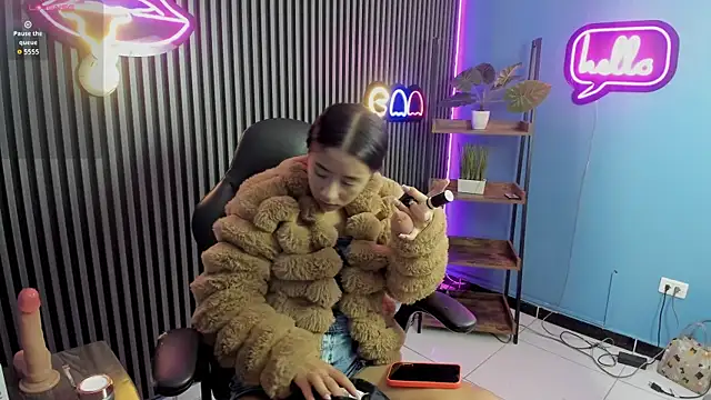 Luna roose1 online show from April 2026 12:44:02 PM