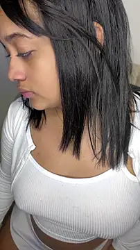 Snapshot of Saraa_M chatting on May 2026 04:16:01 PM Saraa M online show from May 2026 04:16:01 PM