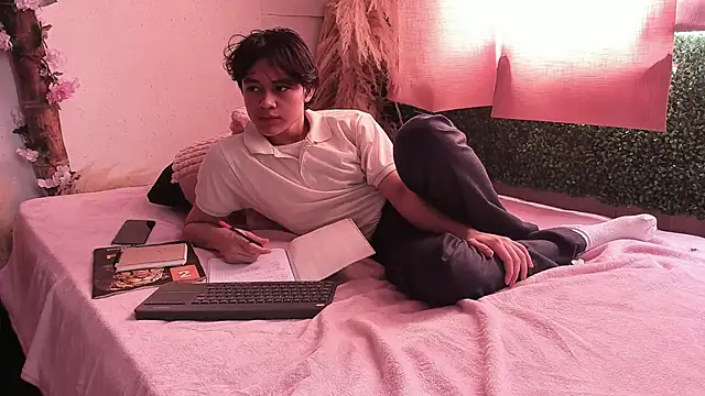 Snapshot of Max_gold chatting on April 2026 03:42:02 PM Max gold online show from April 2026 03:42:02 PM