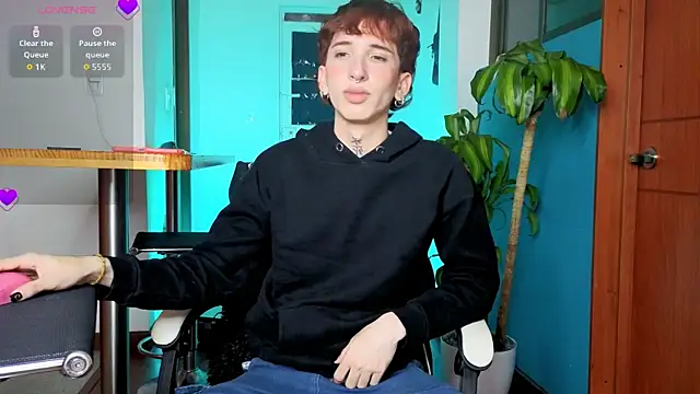 Snapshot of Nathan_twink chatting on April 2026 06:39:01 AM Nathan twink online show from April 2026 06:39:01 AM