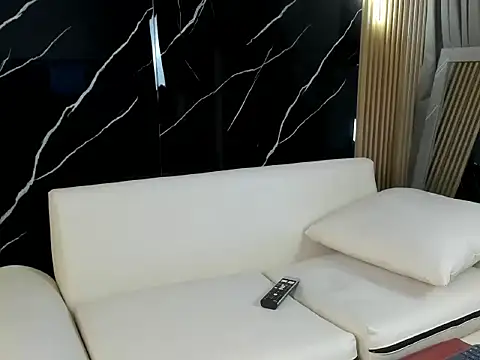 HenrryDouglas online show from April 2026 11:55:02 AM