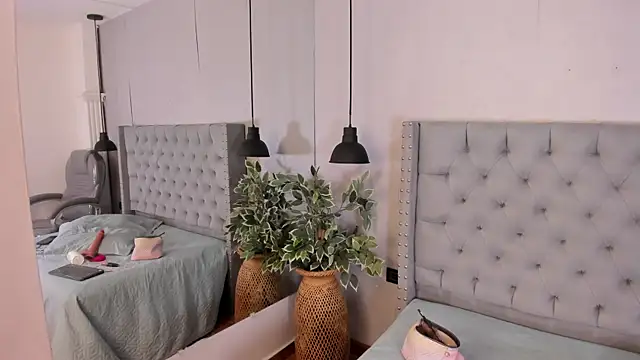 ivy leee online show from April 2026 08:06:02 PM