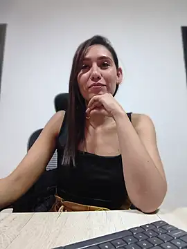 Gaby Moretti  online show from April 2026 12:45:01 AM